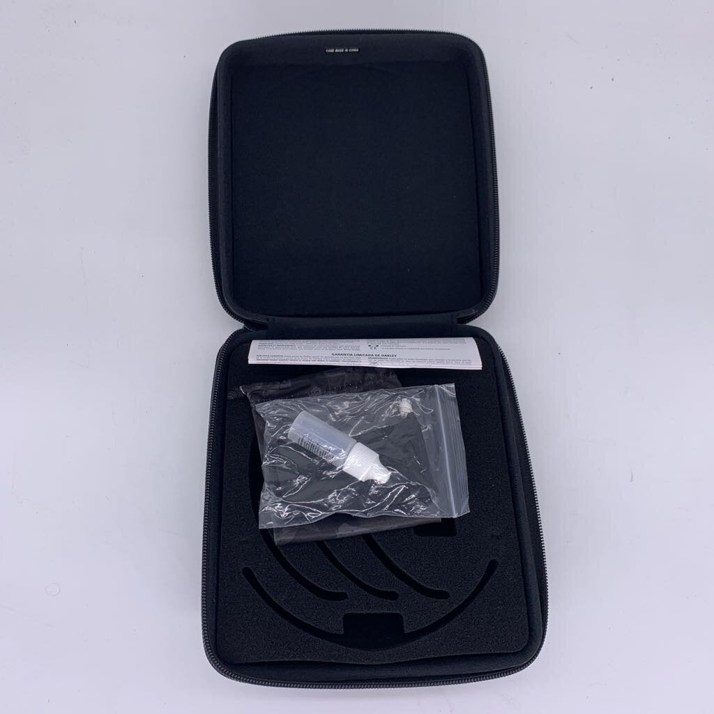 Oakley Tombstone w/ Case